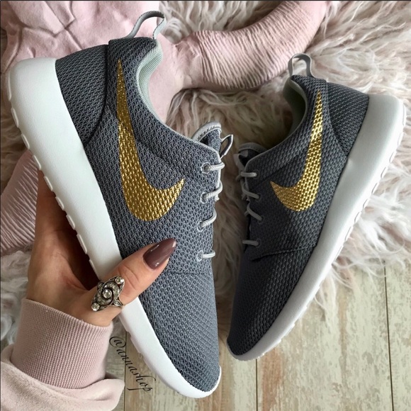 NWT Nike ID Roshe one Custom Gold swoosh - Picture 2 of 8